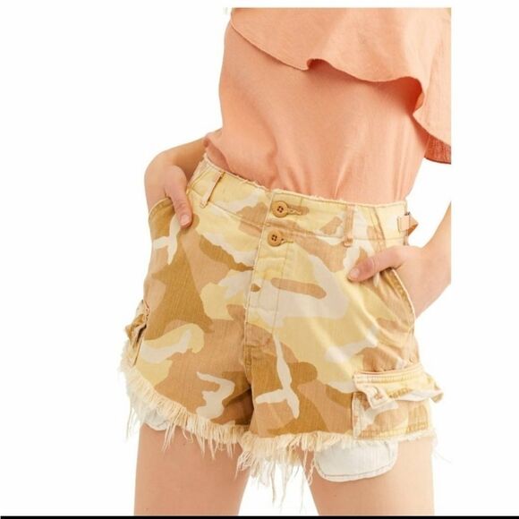 Free People commander cutoff camo shorts sz 4 - Picture 3 of 13